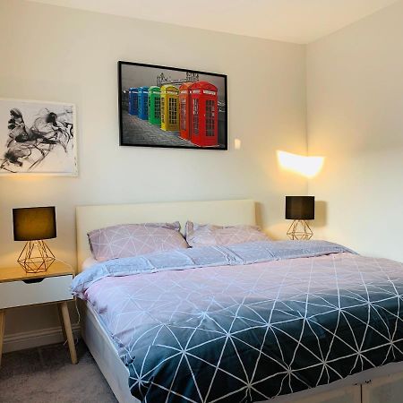 Alpha, Private Double Room, City Centre, Free Parking, Sittingbourne, Kent Экстерьер фото