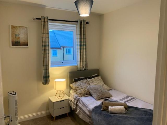 Alpha, Private Double Room, City Centre, Free Parking, Sittingbourne, Kent Экстерьер фото