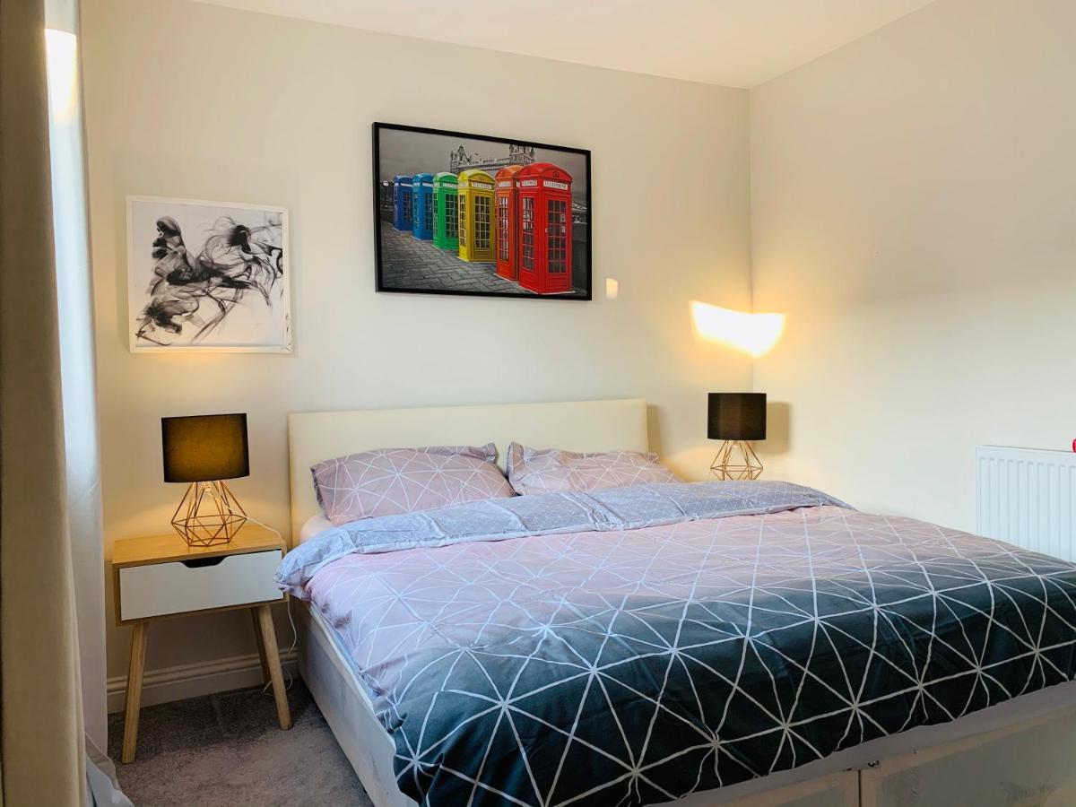 Alpha, Private Double Room, City Centre, Free Parking, Sittingbourne, Kent Экстерьер фото